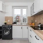 Stylish & Comfortable Apartment With Balcony In Central Gdansk By Noclegi Renters