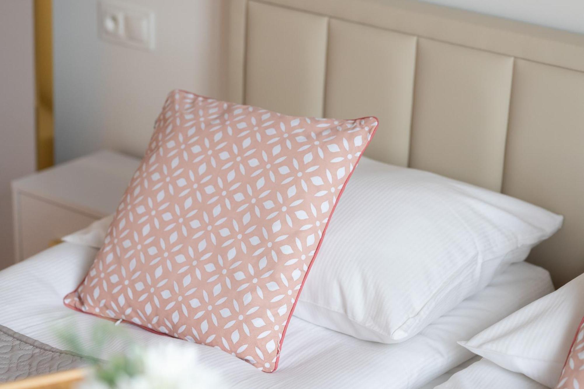 Lägenhet Stylish & Comfortable With Balcony In Central By Renters *