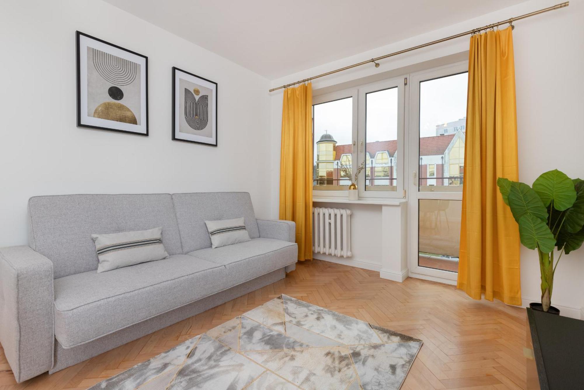 Lägenhet Stylish & Comfortable With Balcony In Central By Renters